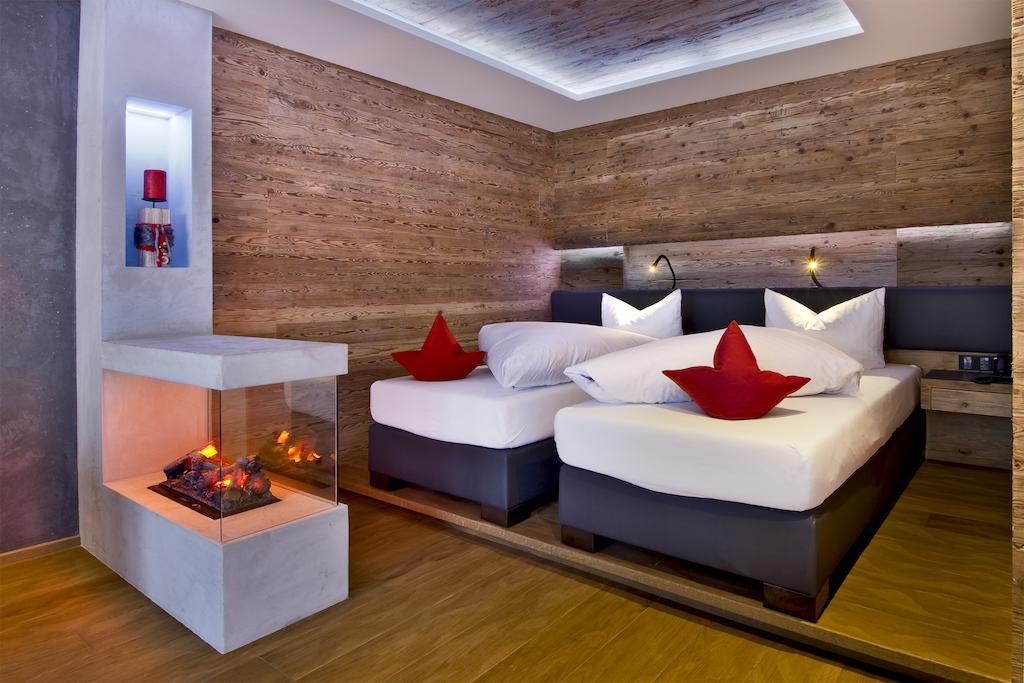 Pete Alpine Boutique Hotel - Klein Und Fein - Private Spa Suiten Und Zimmer Санкт Антон ам Арлберг Стая снимка
